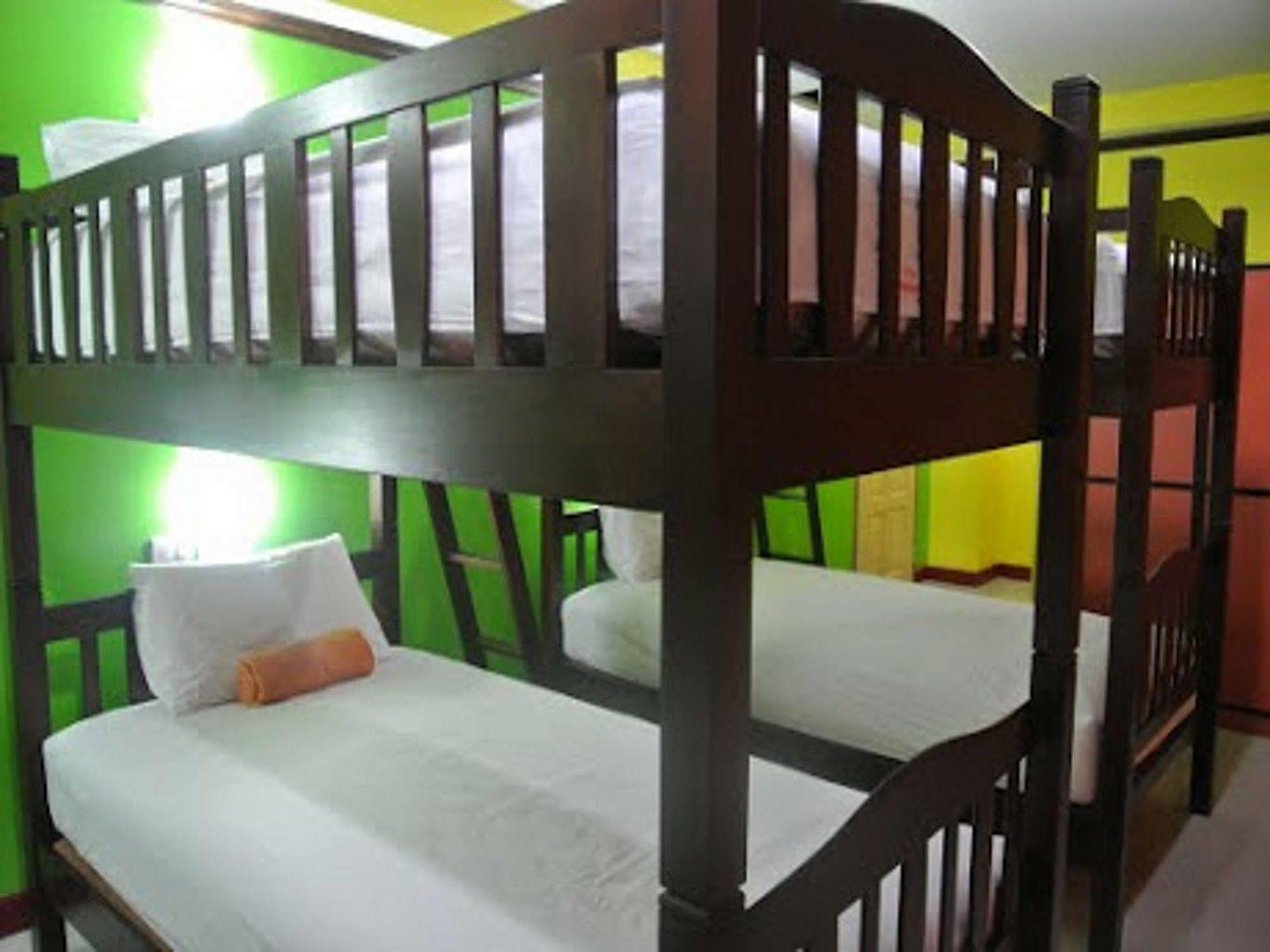 Silla Patong Hostel מראה חיצוני תמונה