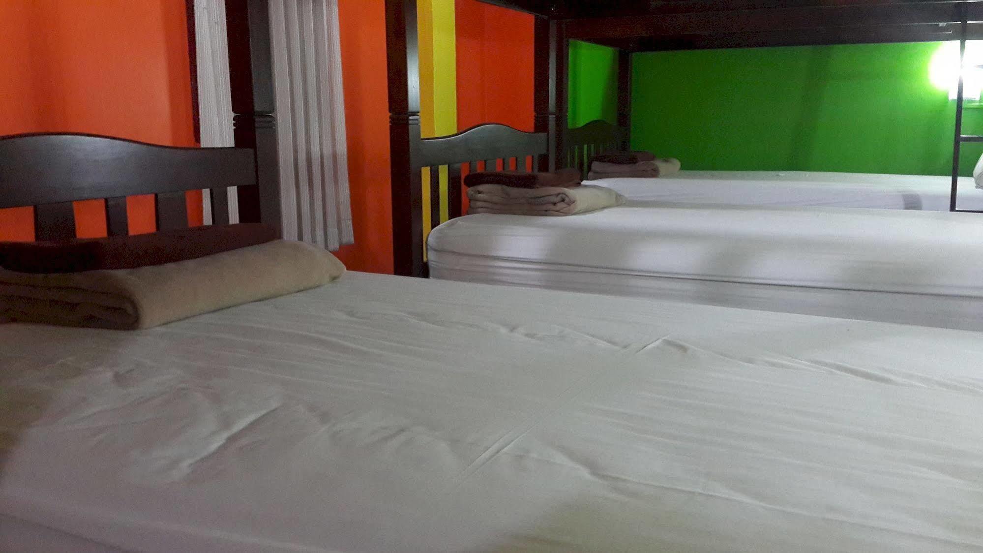 Silla Patong Hostel מראה חיצוני תמונה