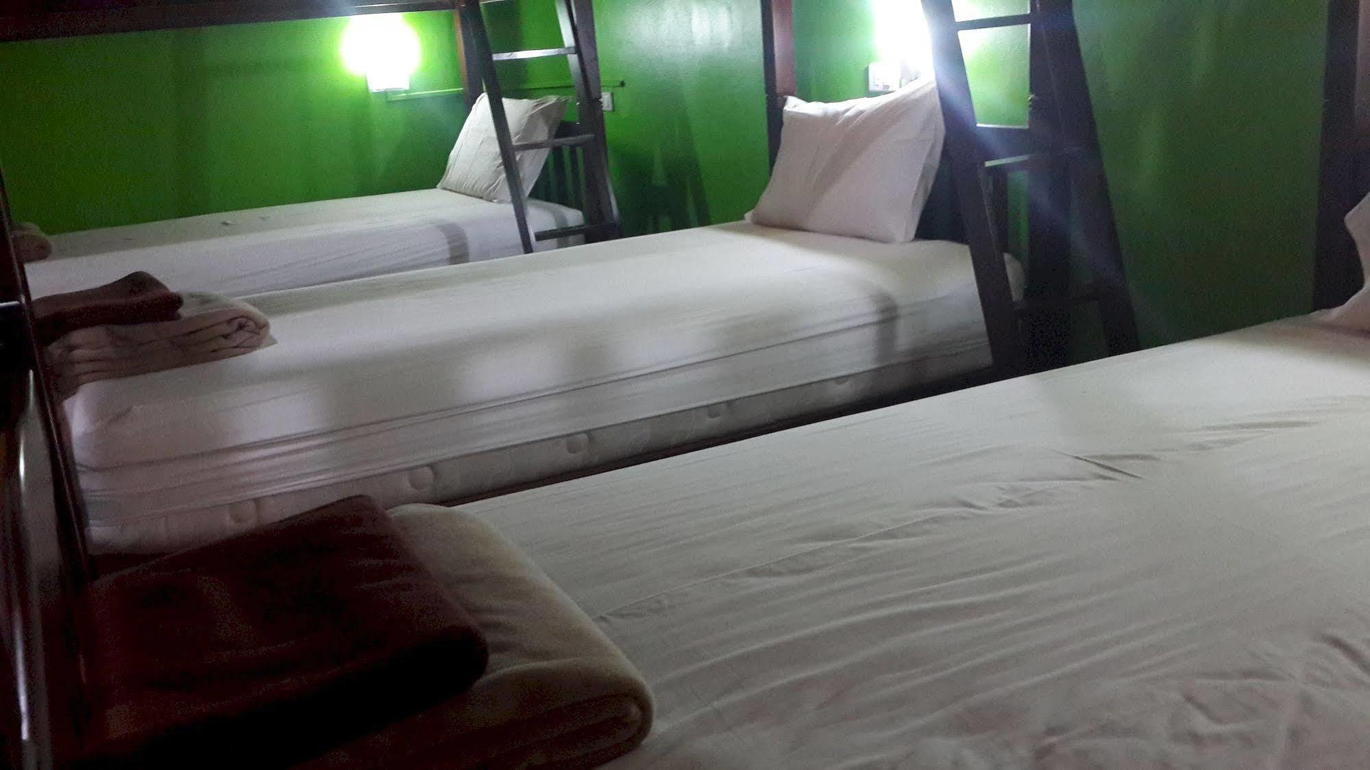 Silla Patong Hostel מראה חיצוני תמונה